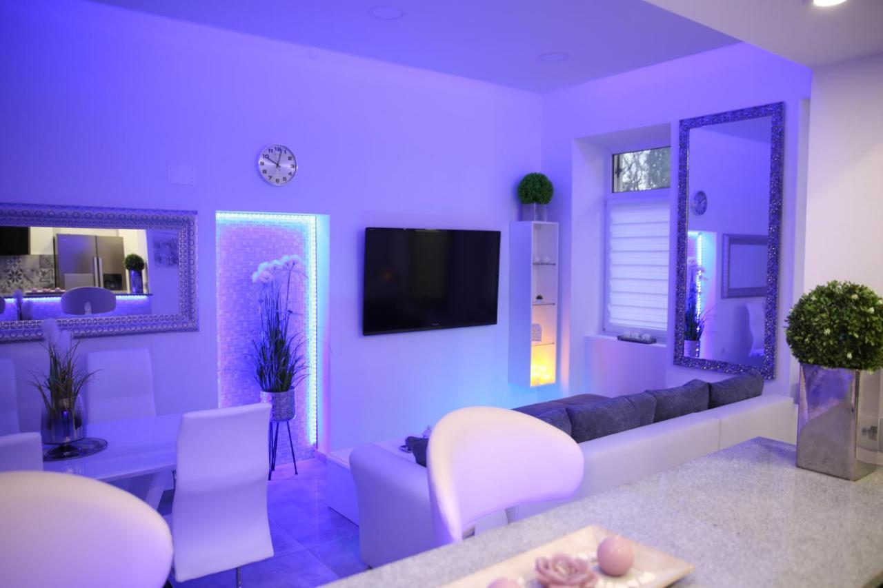 Villa Mit Whirlpool Fuer 32 Per تْسْغيكفانِتْسا المظهر الخارجي الصورة