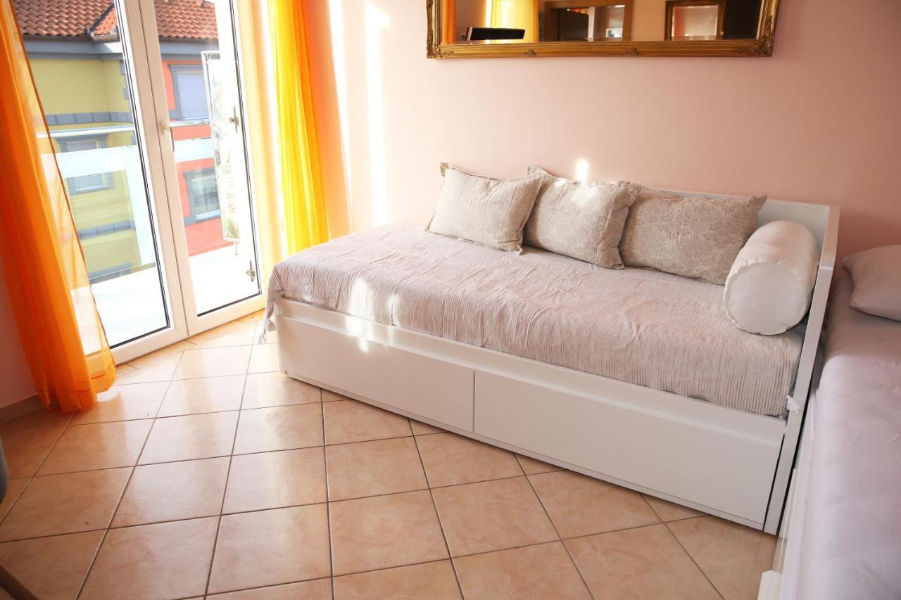 Villa Mit Whirlpool Fuer 32 Per تْسْغيكفانِتْسا المظهر الخارجي الصورة